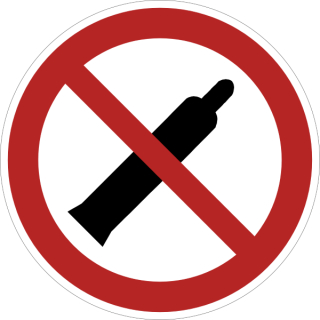 Rote Verbotsschilder Einbringen von Druckgasflaschen verboten