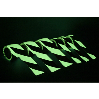 Nachleuchtend schraffierte Warnklebebänder  bestehend aus einer fluoreszierenden Folie mit Schutzlaminat  50 mm x 10 m grün nachleuchtend rechtsweisend rechtsweisend